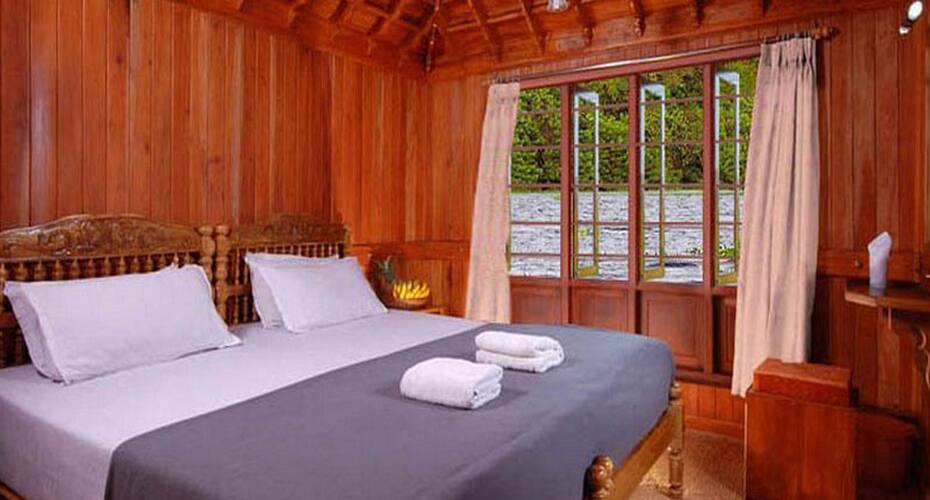 Sun Kerala Houseboat, Kochi 5